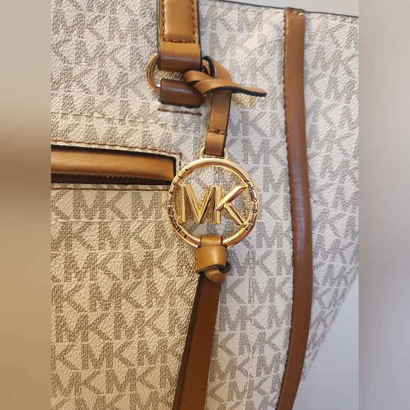 Michael Kors Cream and Tan Tote Bag - Picture 7 of 9
